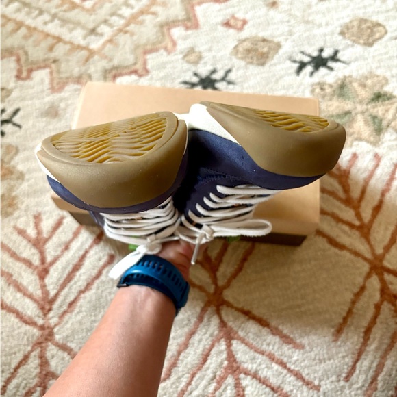 Olukai Kaulele navy leather sneaker W8.5 - Picture 14 of 15